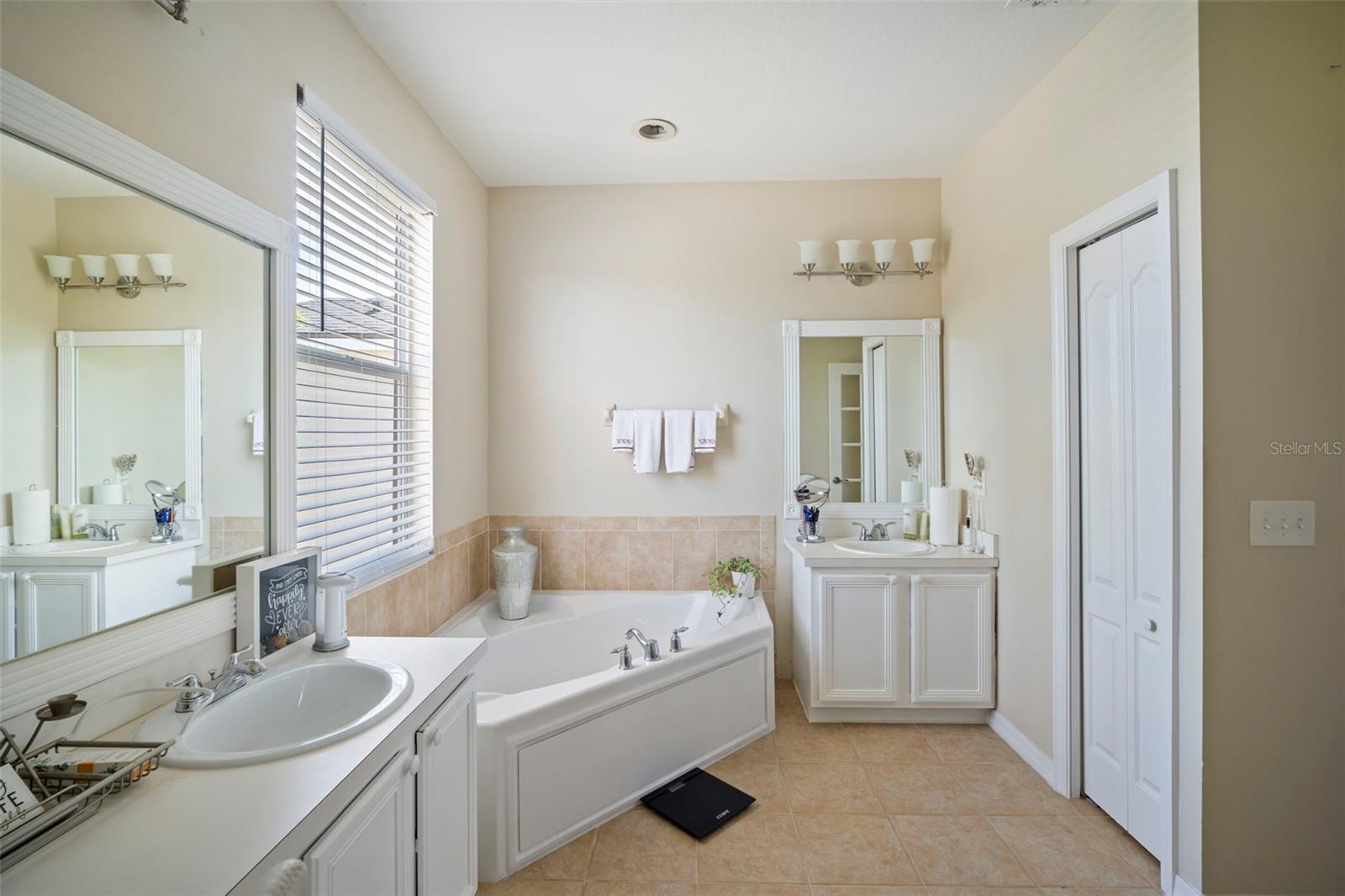 Image 18 of 46 For 20001 Tamiami Avenue