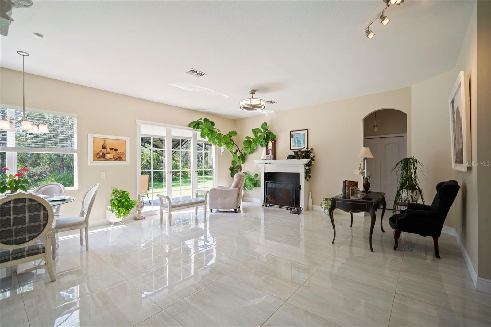 Image 5 of 46 For 20001 Tamiami Avenue