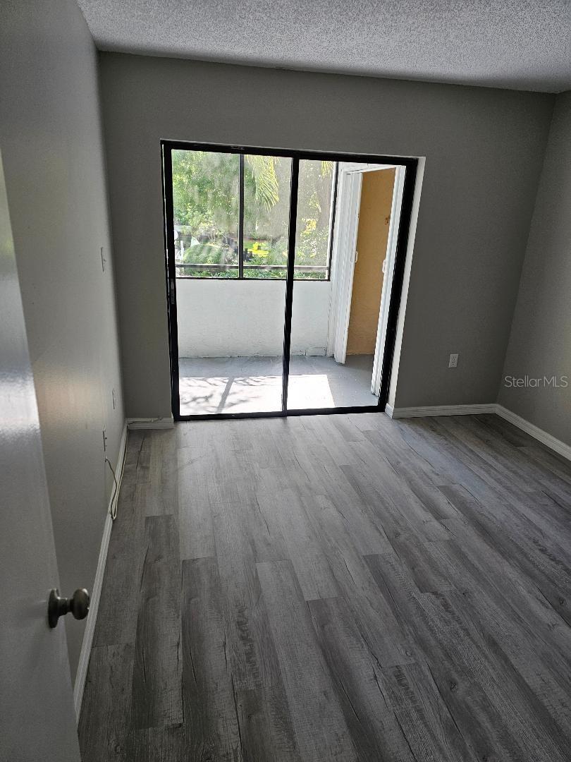 Image 15 of 37 For 2587 Countryside Boulevard 6207