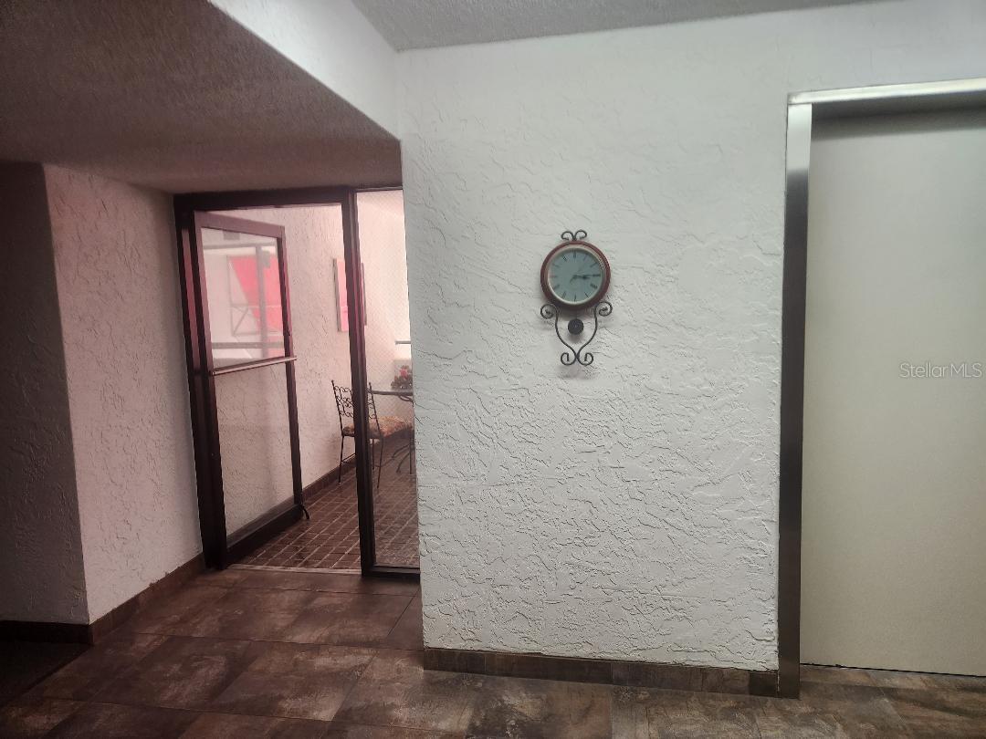 Image 21 of 37 For 2587 Countryside Boulevard 6207