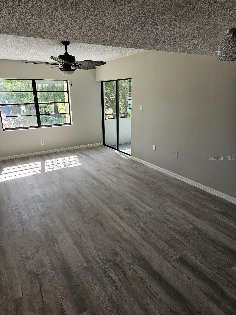 Image 5 of 37 For 2587 Countryside Boulevard 6207