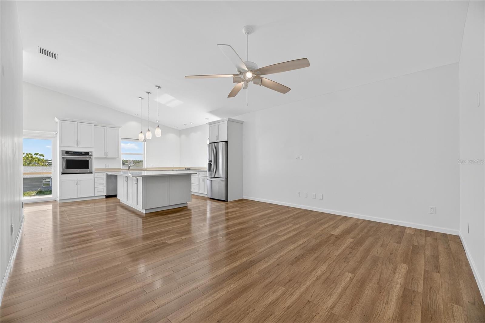 Image 21 of 88 For 775 182nd Avenue E