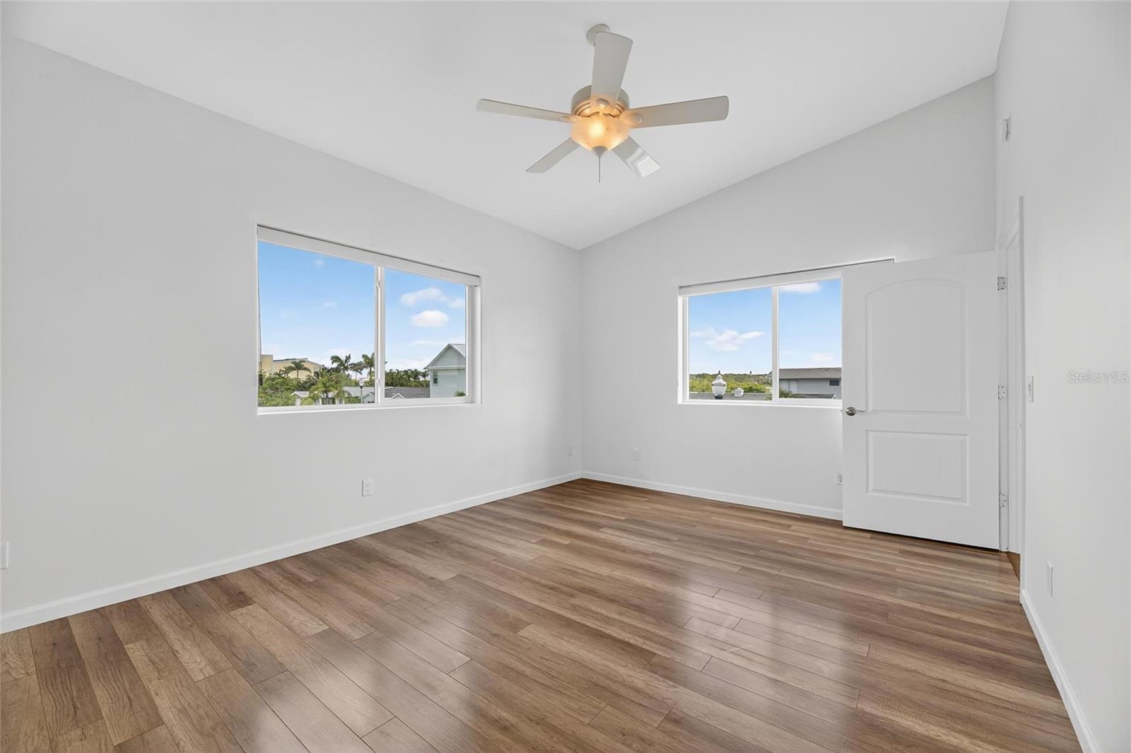 Image 32 of 88 For 775 182nd Avenue E