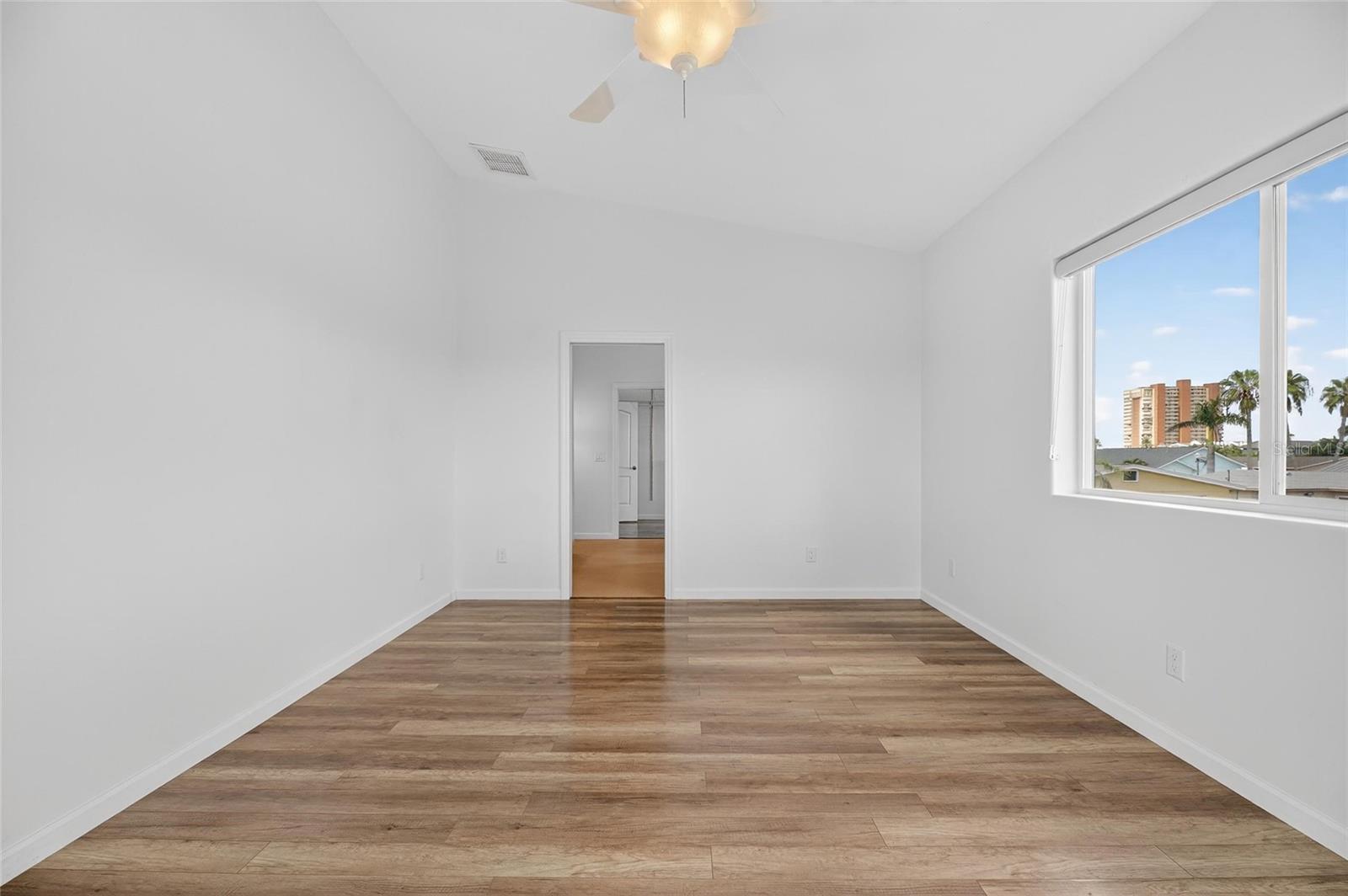 Image 36 of 88 For 775 182nd Avenue E