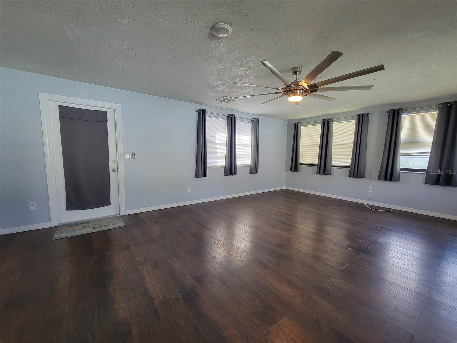 Image 13 of 19 For 12427 Willow Tree Avenue