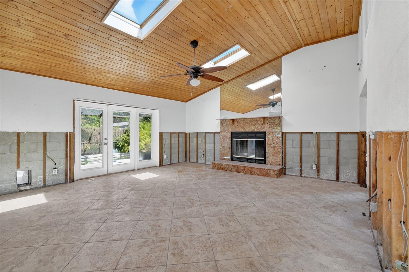 Image 16 of 42 For 330 90th Avenue Ne