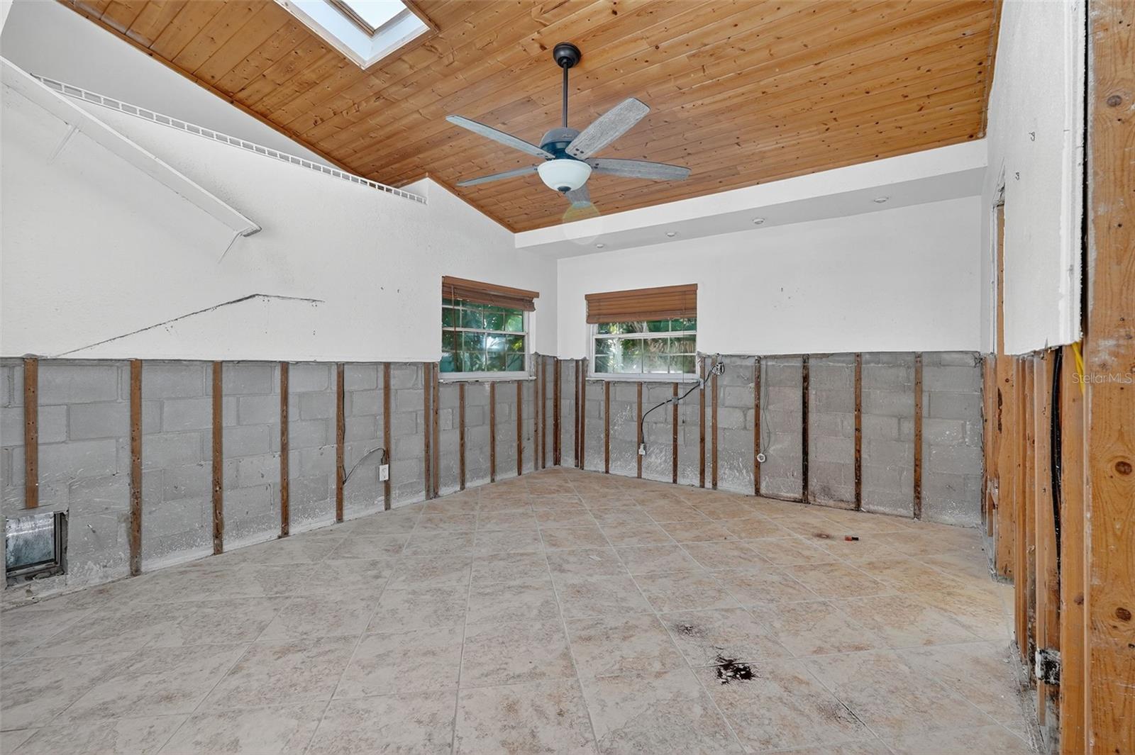 Image 18 of 42 For 330 90th Avenue Ne