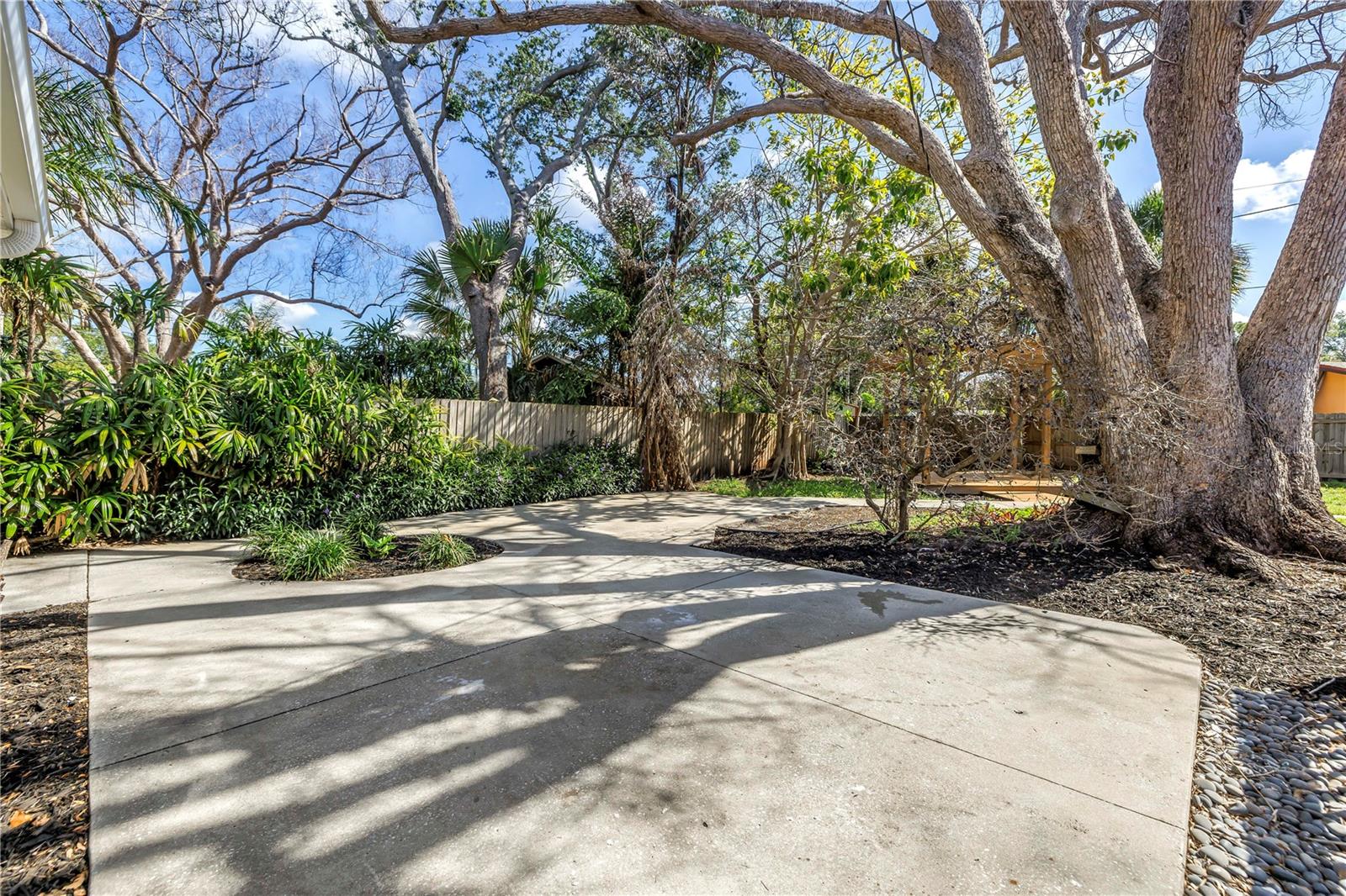 Image 32 of 67 For 412 Mira Vista Drive