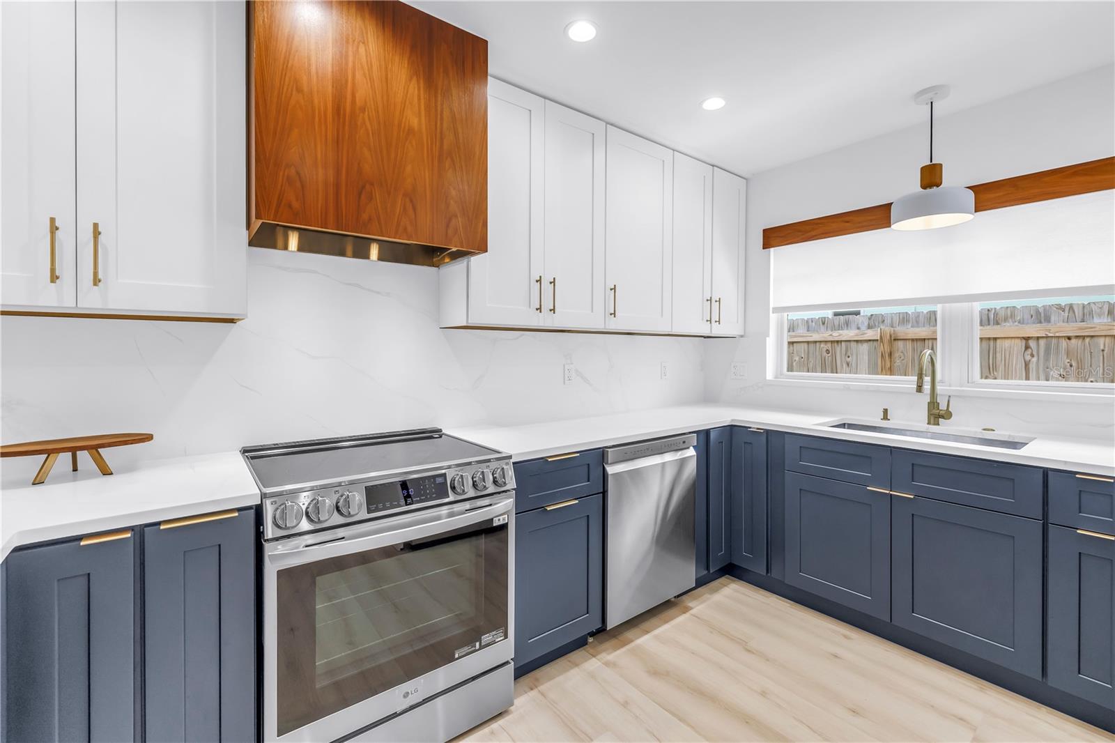 Image 7 of 67 For 412 Mira Vista Drive