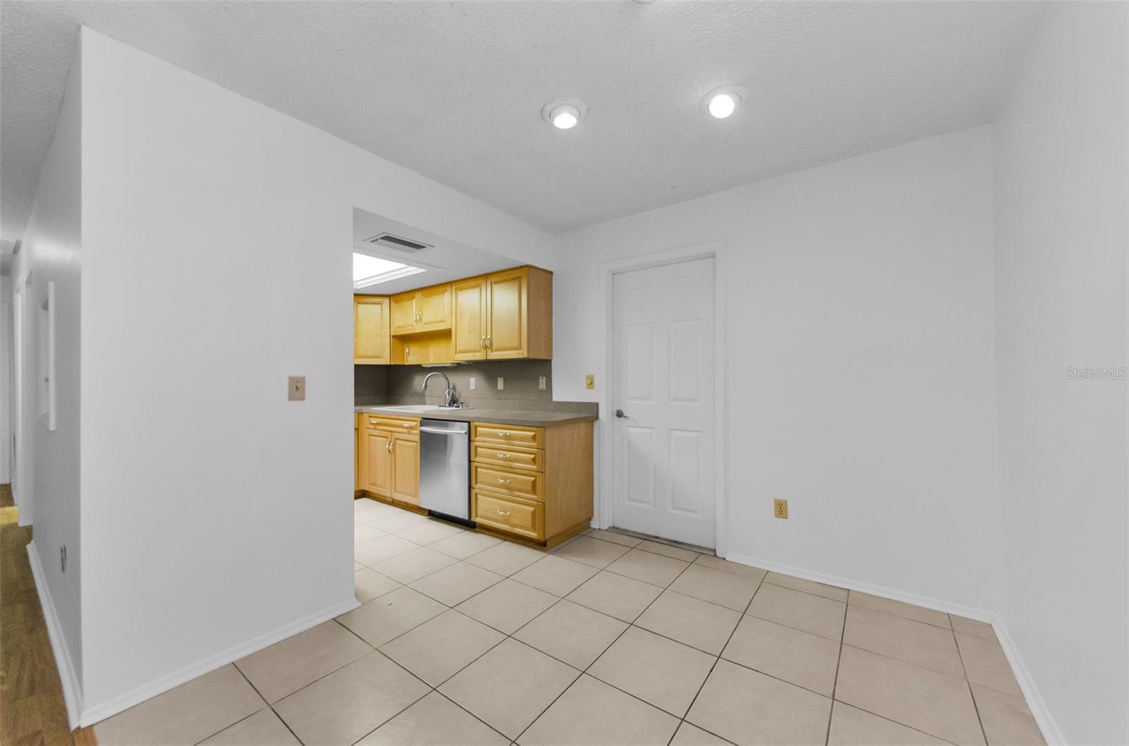 Image 12 of 95 For 2836 Highlands Boulevard A