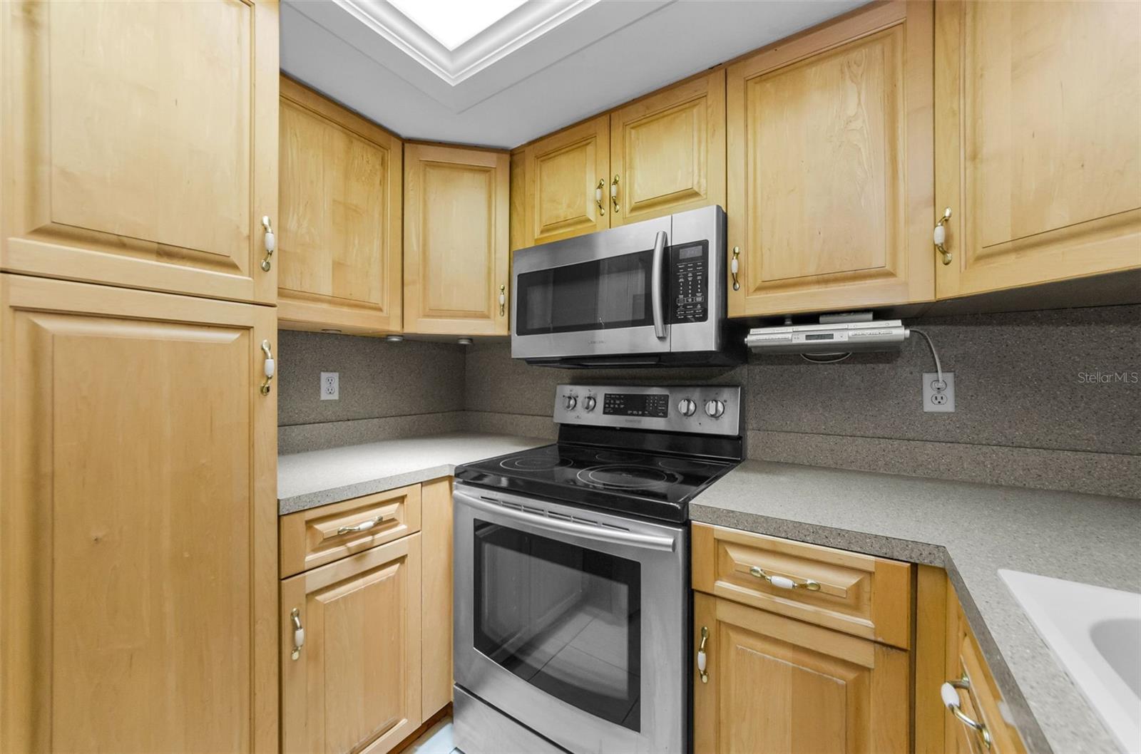 Image 15 of 95 For 2836 Highlands Boulevard A