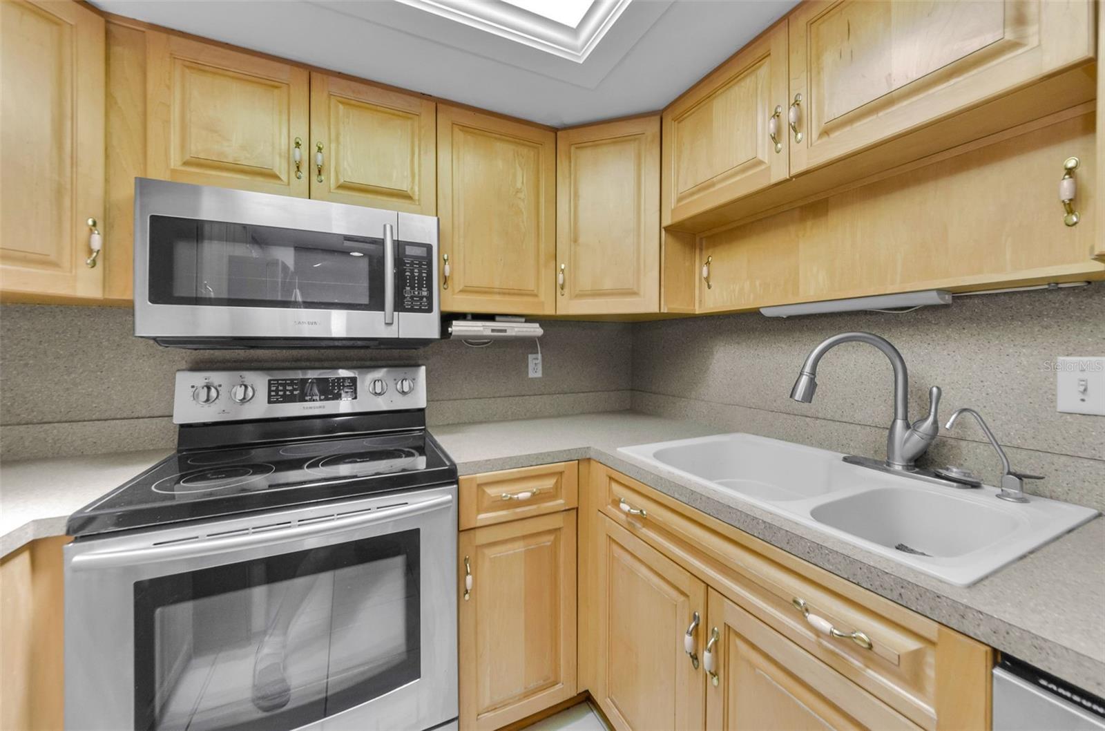 Image 16 of 95 For 2836 Highlands Boulevard A