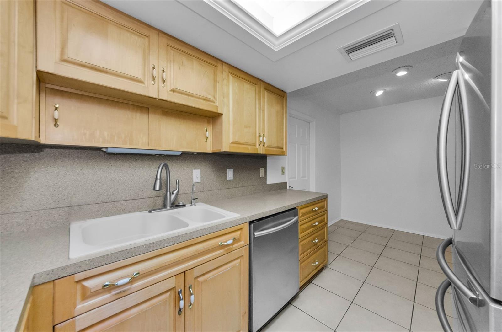 Image 17 of 95 For 2836 Highlands Boulevard A
