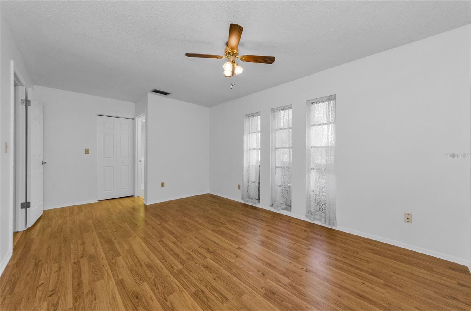 Image 20 of 95 For 2836 Highlands Boulevard A
