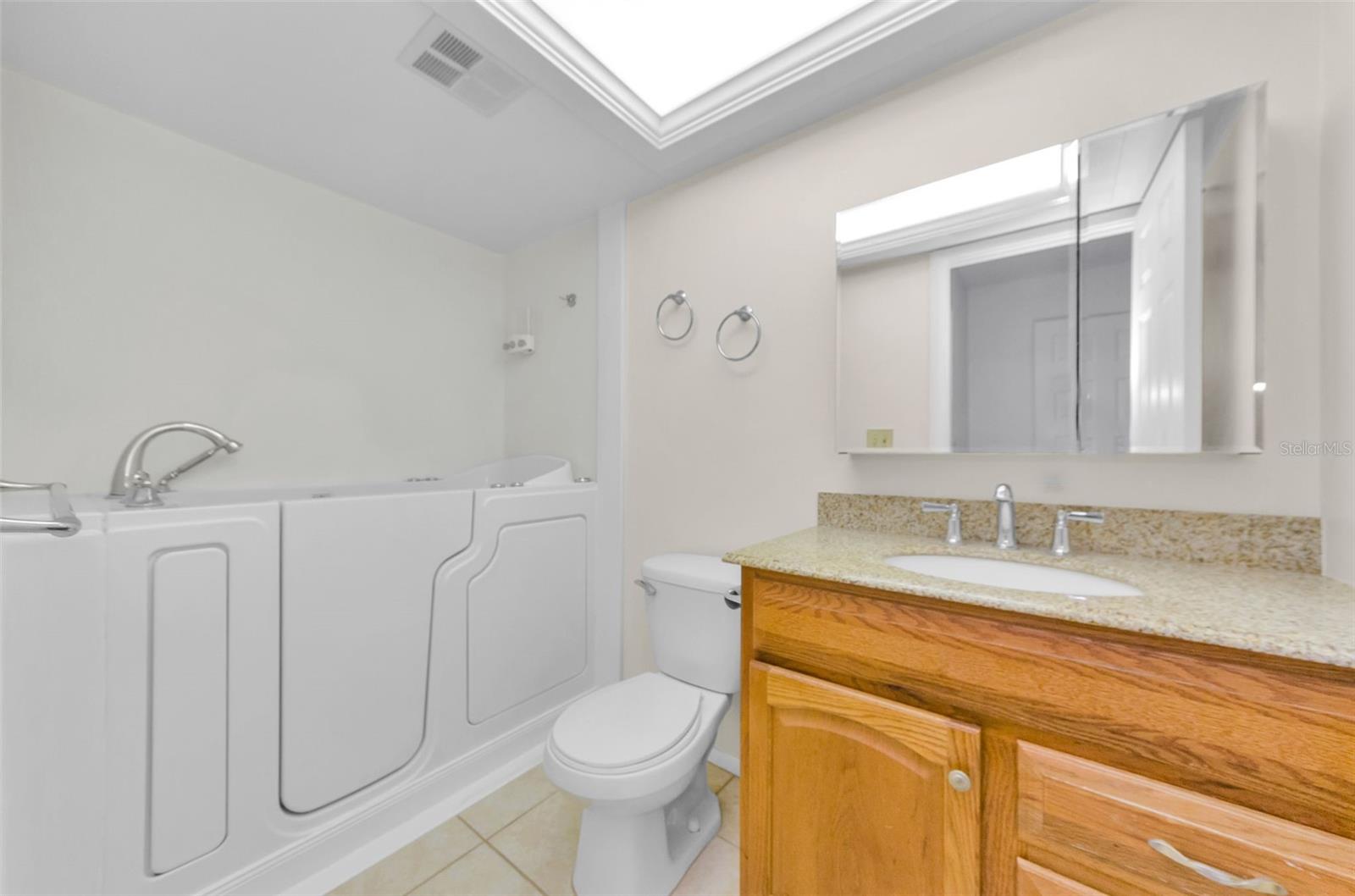 Image 22 of 95 For 2836 Highlands Boulevard A