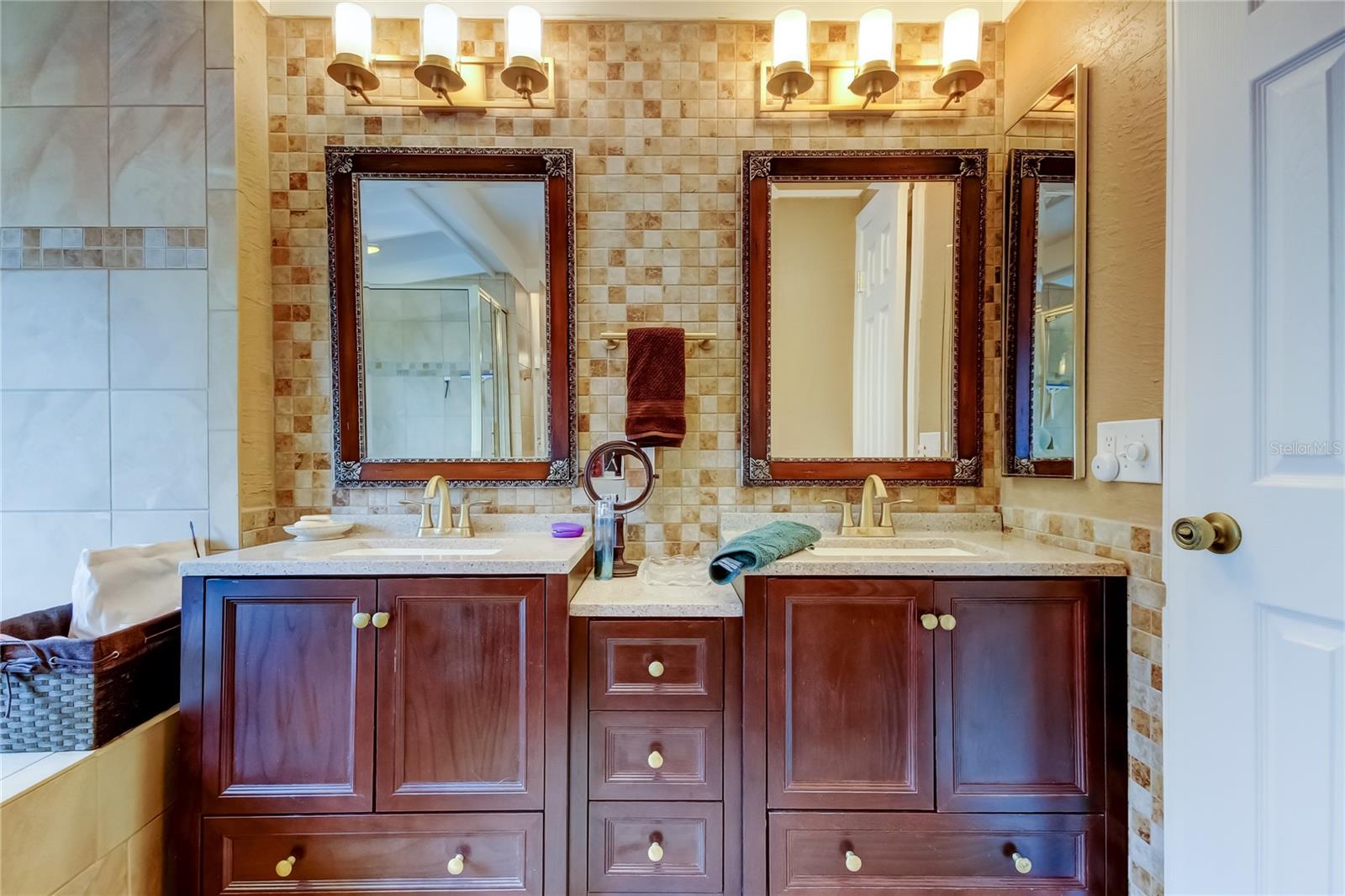 Image 36 of 55 For 14049 Yacht Club Boulevard
