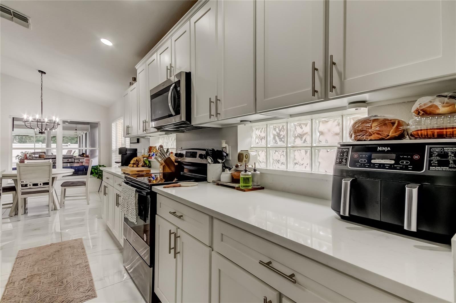 Listing photo id 11 for 4710 Dunnie Drive
