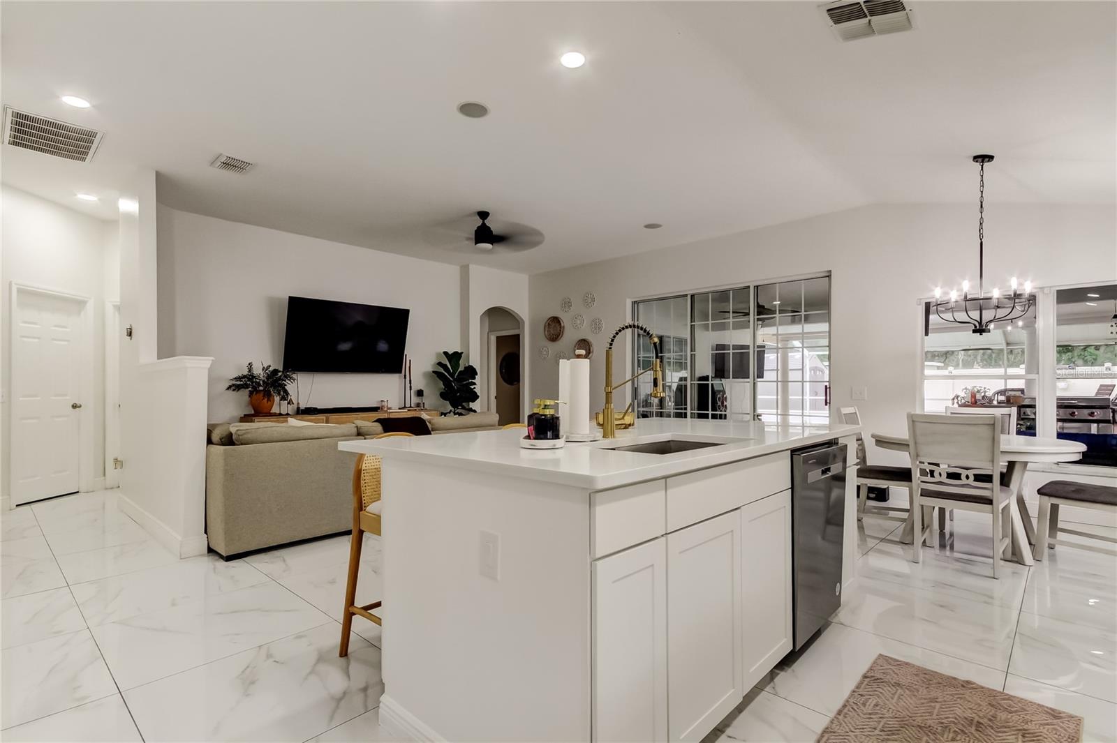 Listing photo id 12 for 4710 Dunnie Drive