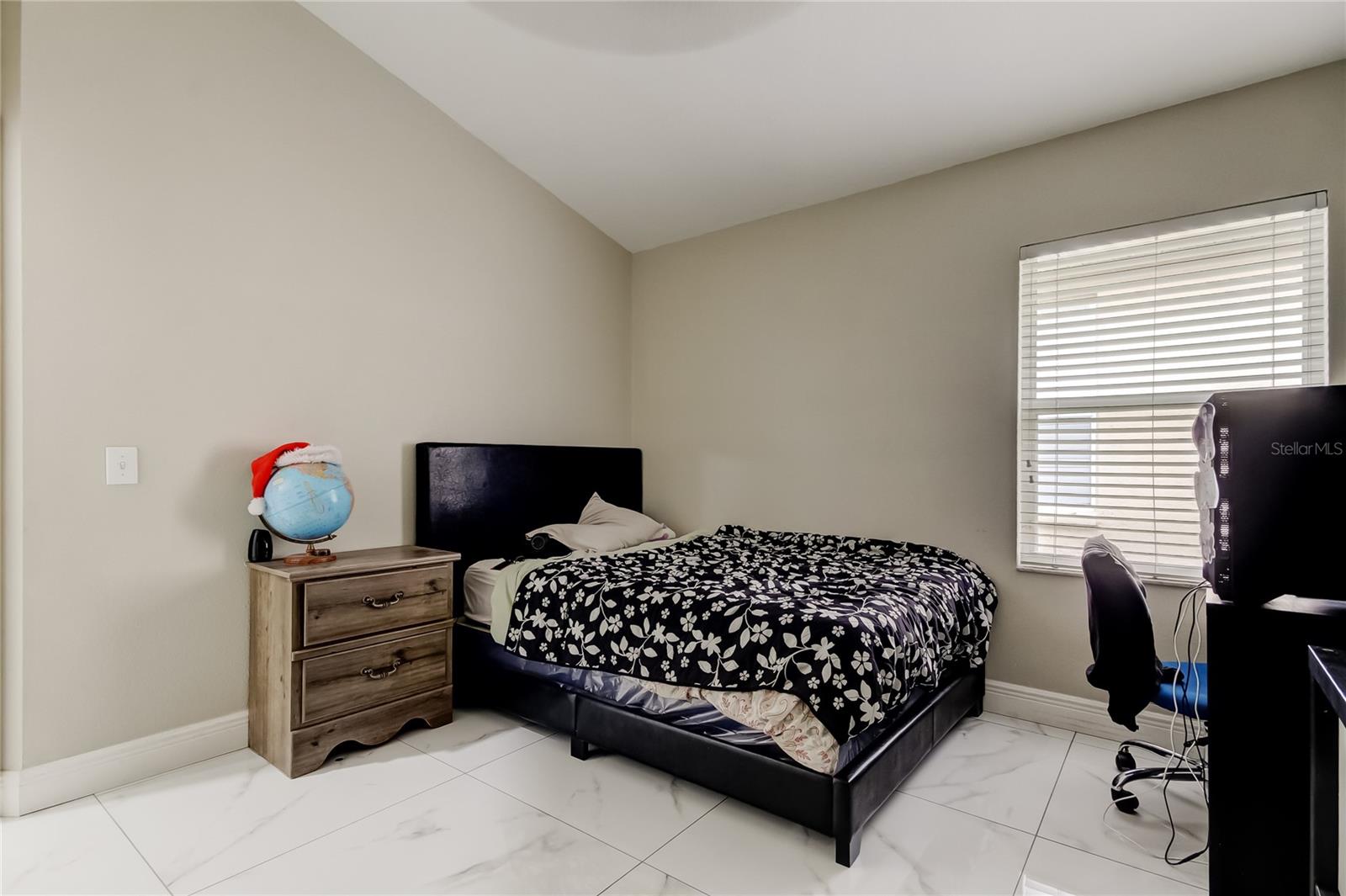 Listing photo id 36 for 4710 Dunnie Drive