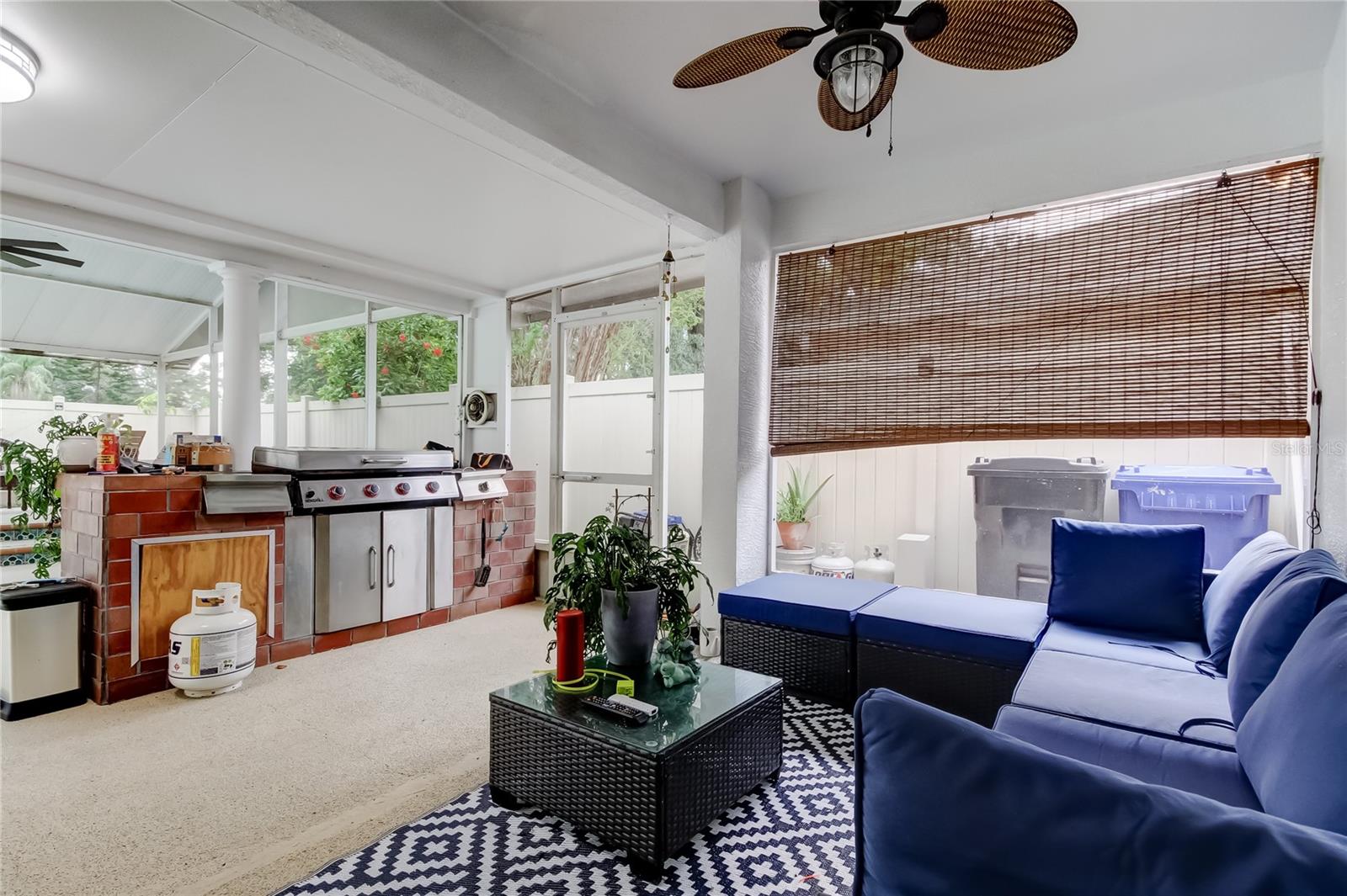 Listing photo id 3 for 4710 Dunnie Drive