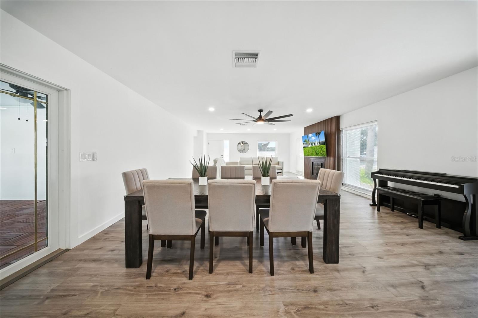 Image 5 of 40 For 429 88th Avenue