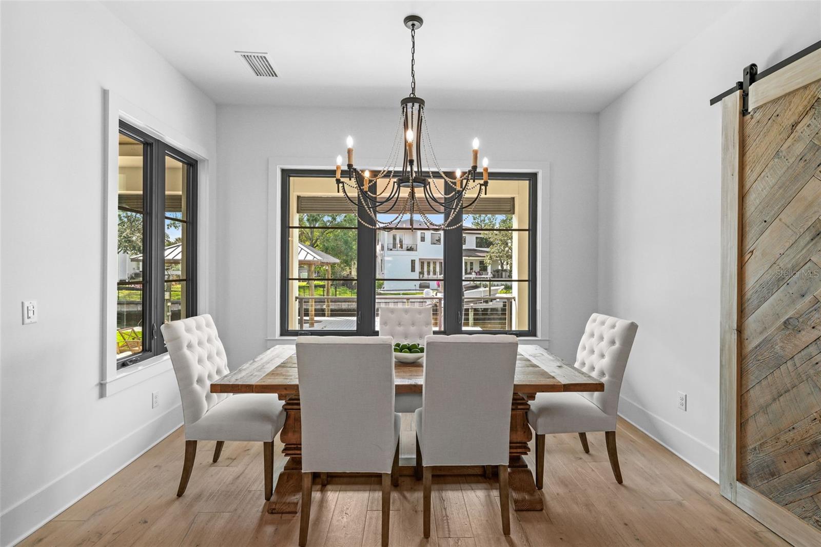Image 17 of 67 For 555 Suwanee Circle
