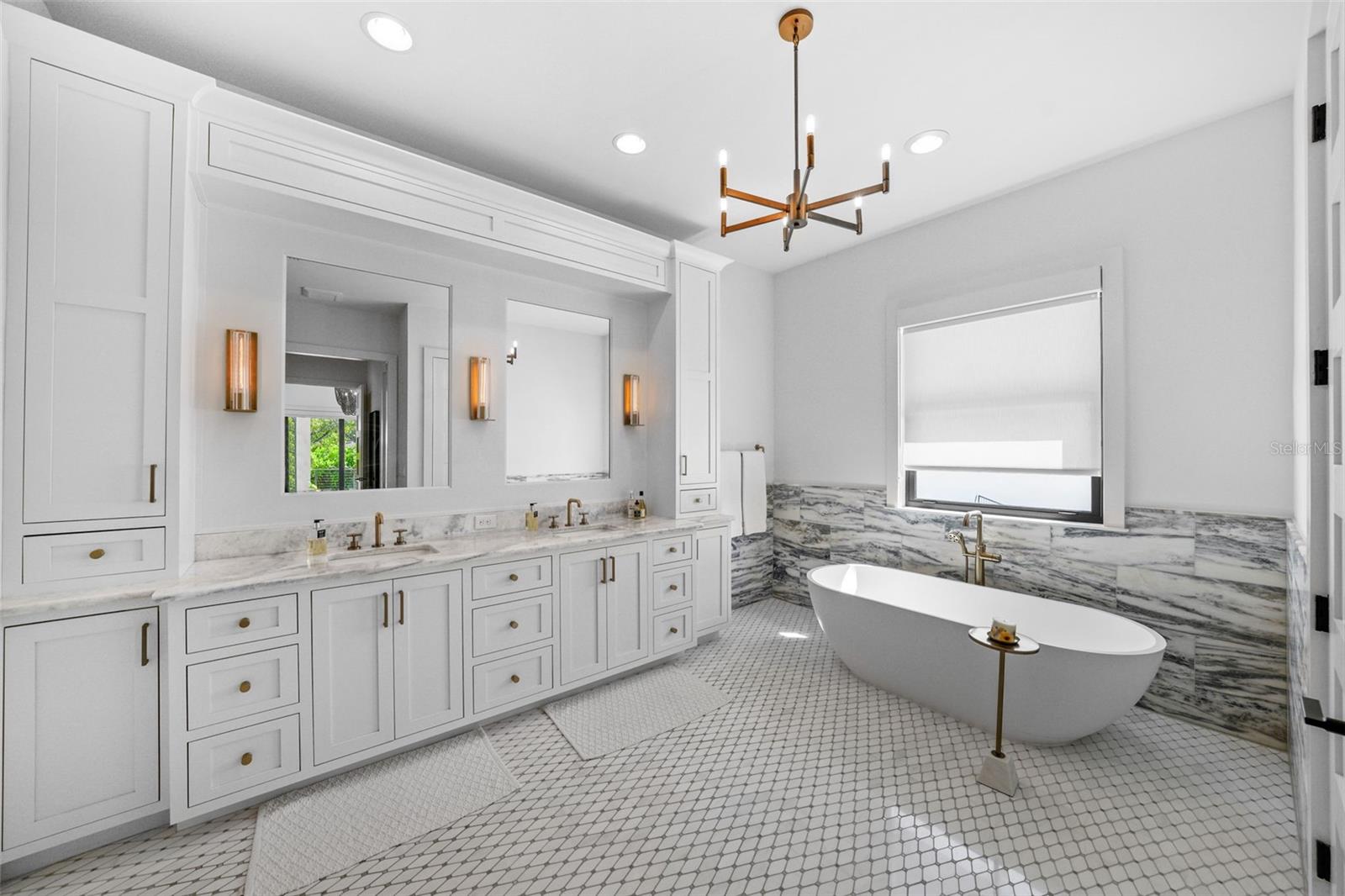 Image 30 of 67 For 555 Suwanee Circle