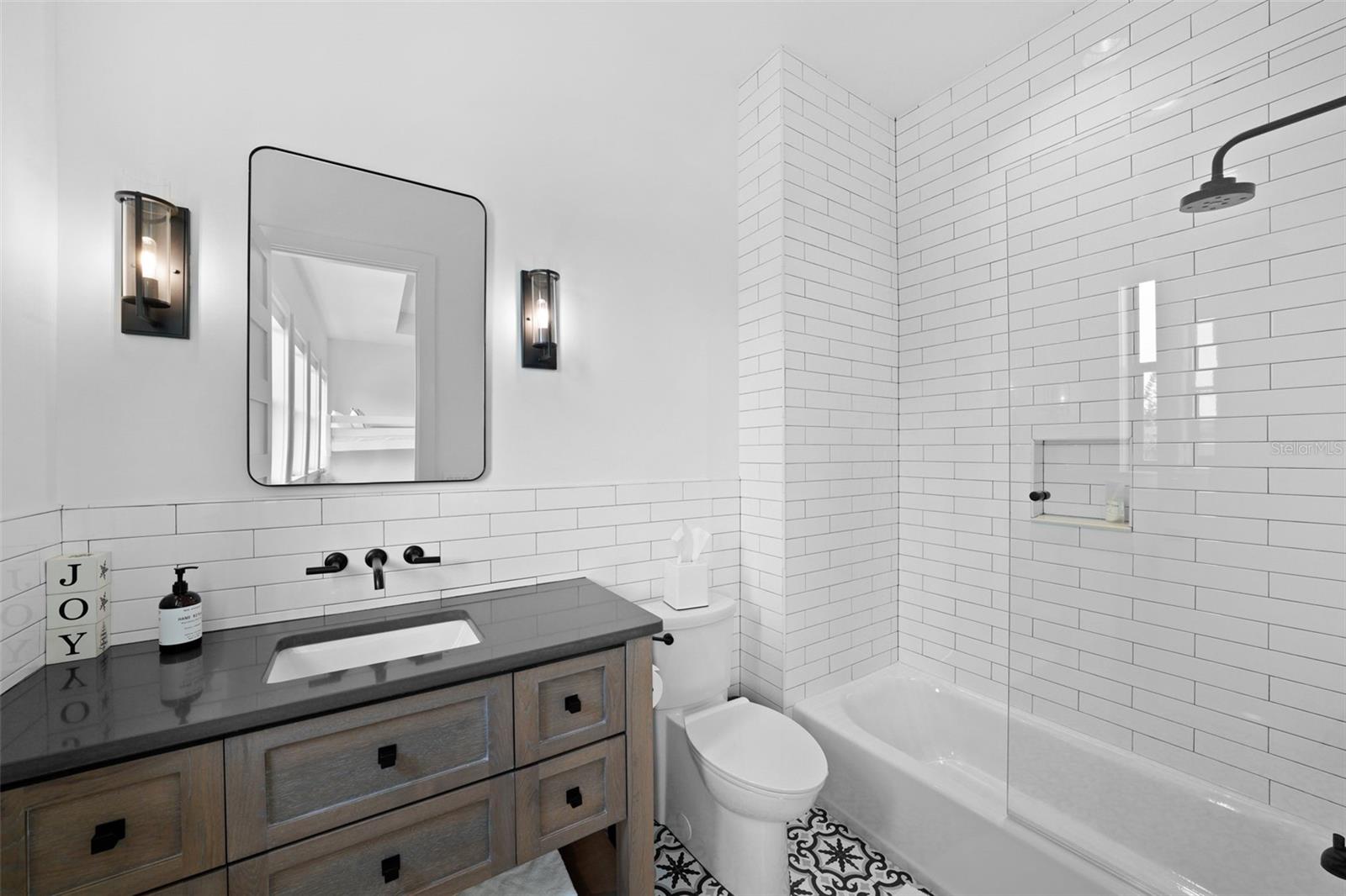 Image 37 of 67 For 555 Suwanee Circle
