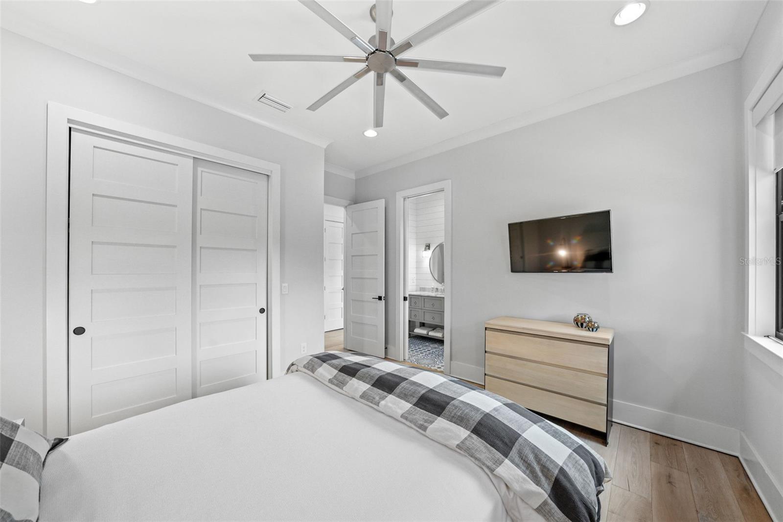 Image 48 of 67 For 555 Suwanee Circle
