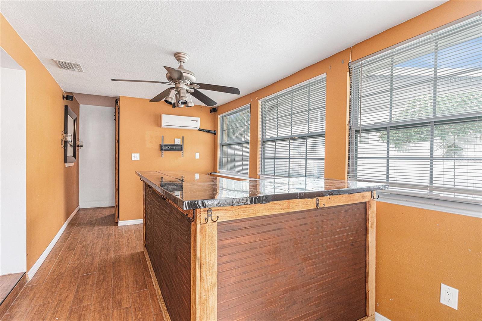 Image 14 of 18 For 3915 Gray Street