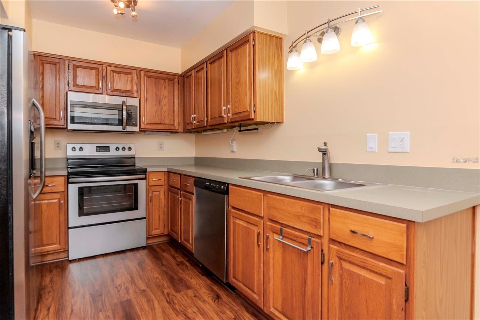 Image 13 of 26 For 8737 Bardmoor Place 101
