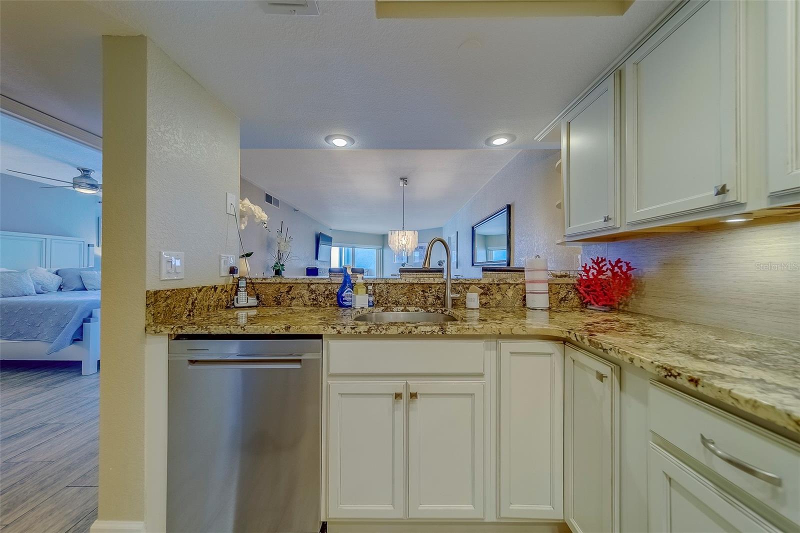 Image 11 of 63 For 17980 Gulf Boulevard 402