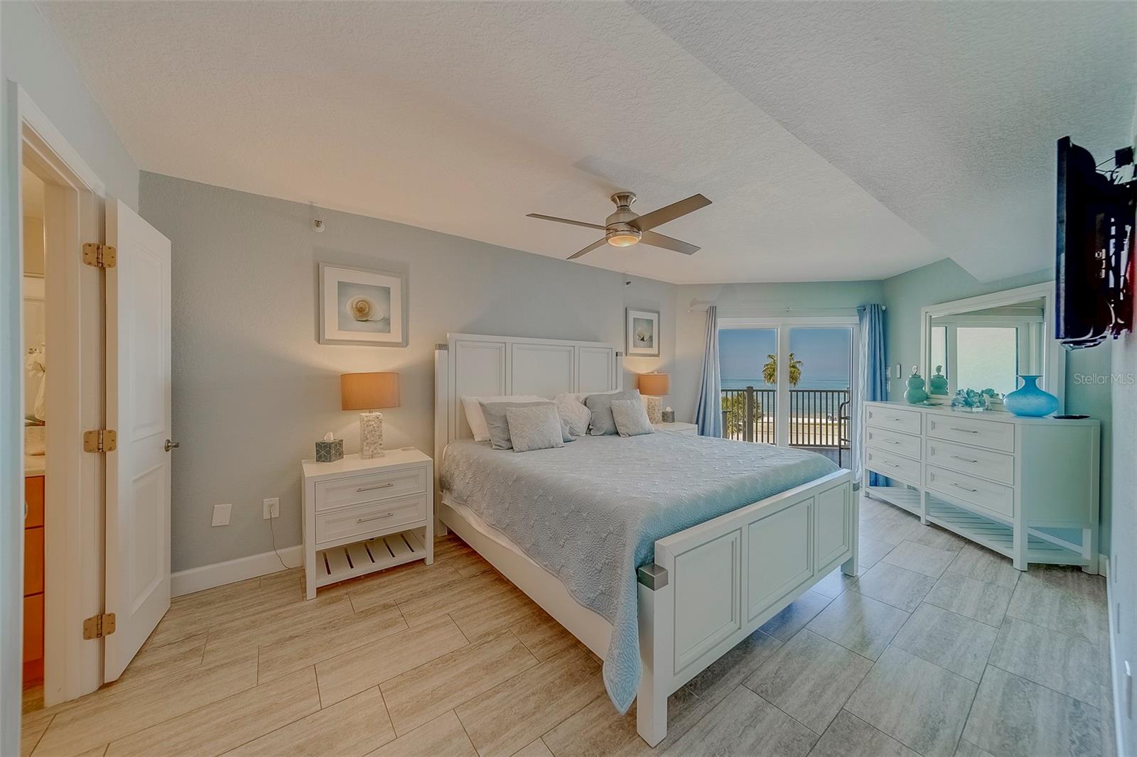 Image 21 of 63 For 17980 Gulf Boulevard 402