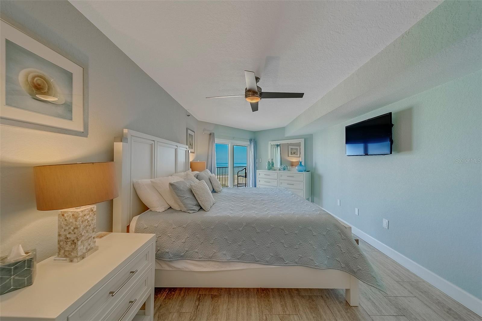 Image 22 of 63 For 17980 Gulf Boulevard 402