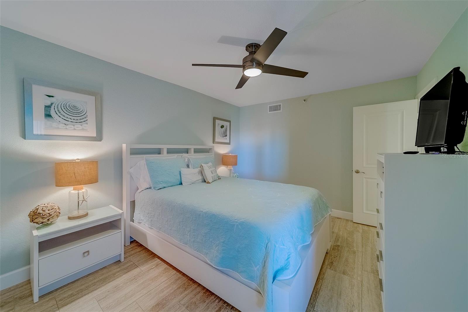 Image 29 of 63 For 17980 Gulf Boulevard 402