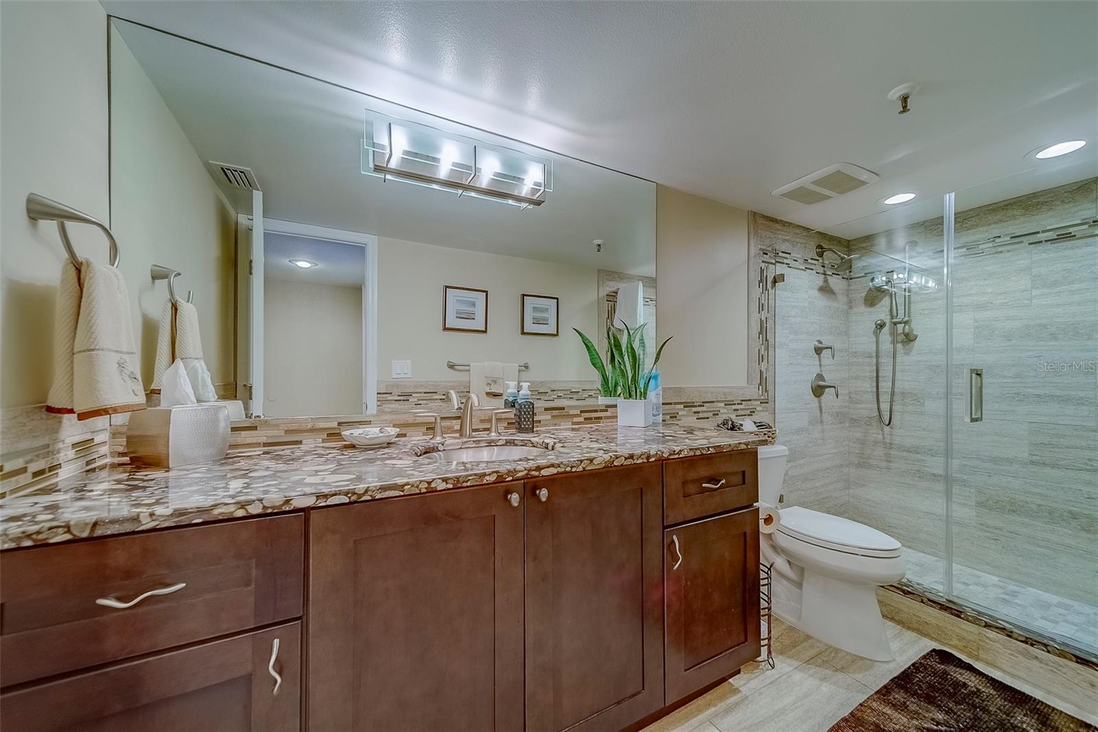 Image 33 of 63 For 17980 Gulf Boulevard 402