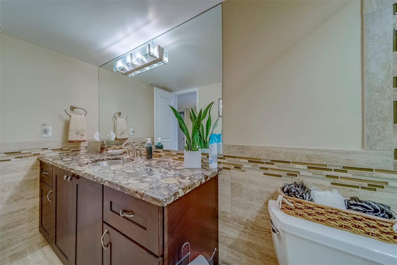 Image 36 of 63 For 17980 Gulf Boulevard 402