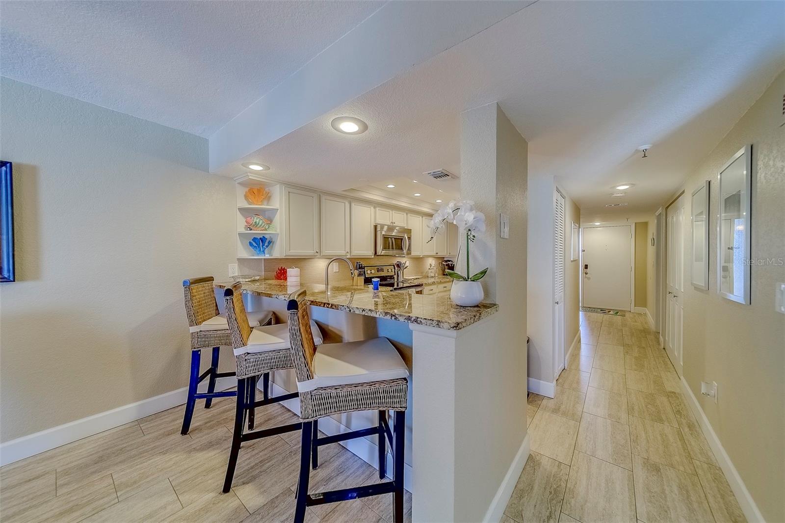 Image 5 of 63 For 17980 Gulf Boulevard 402