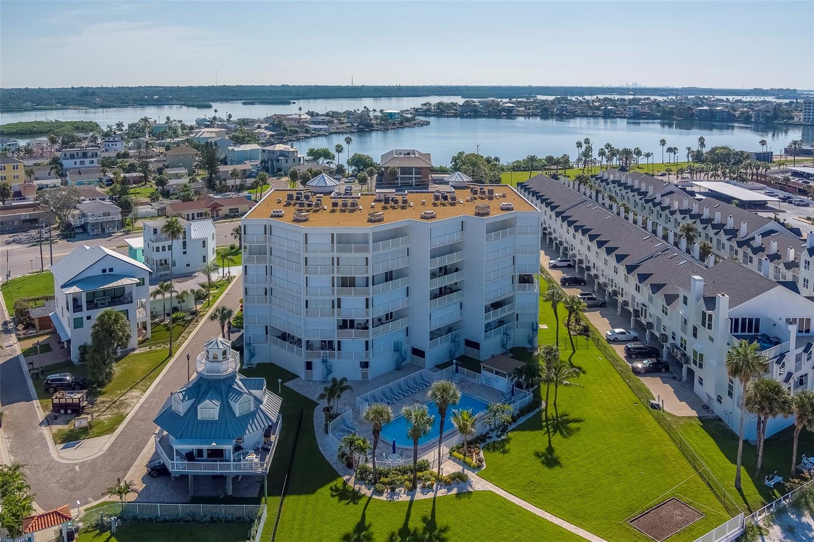 Image 51 of 63 For 17980 Gulf Boulevard 402
