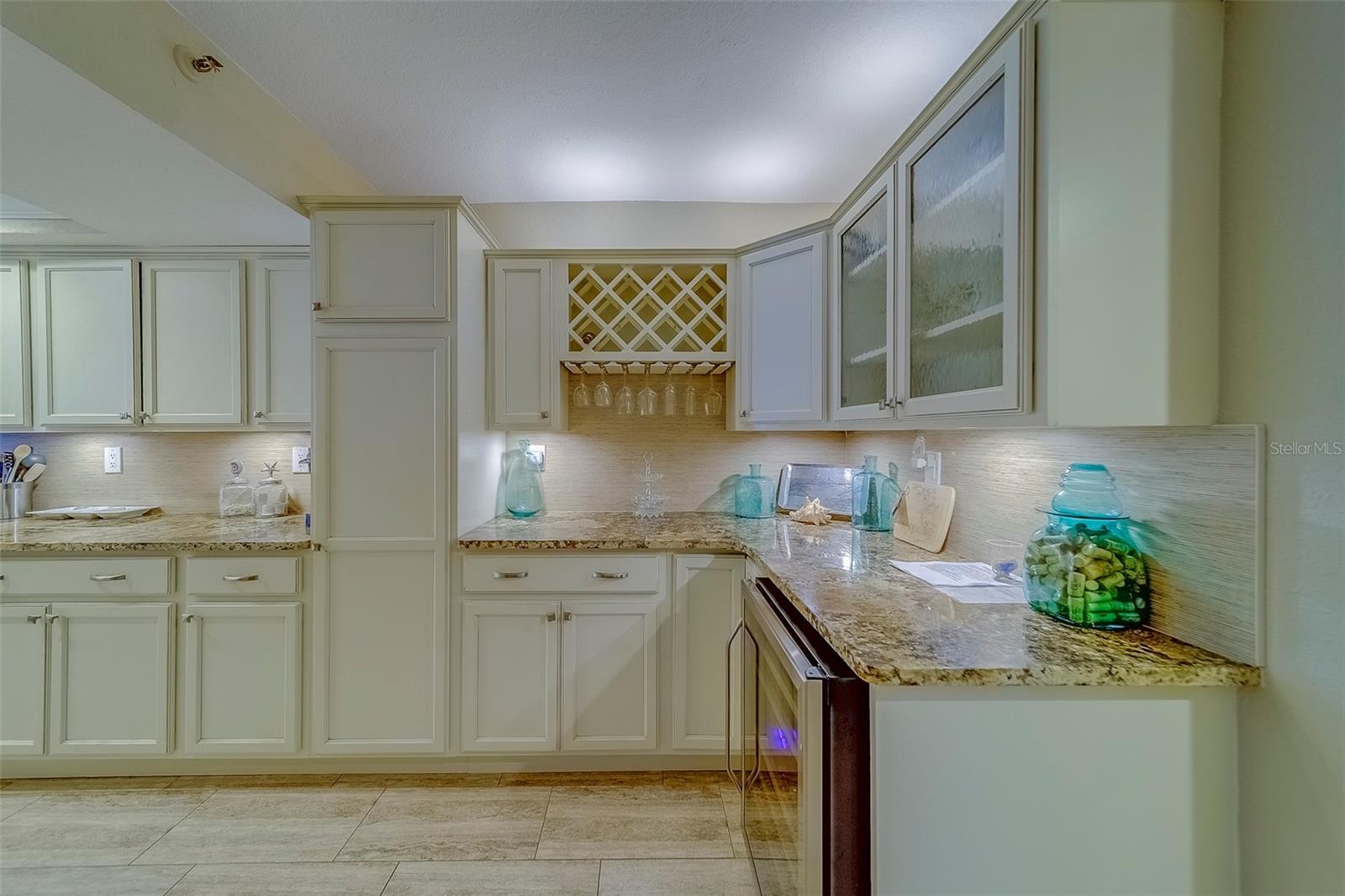 Image 7 of 63 For 17980 Gulf Boulevard 402