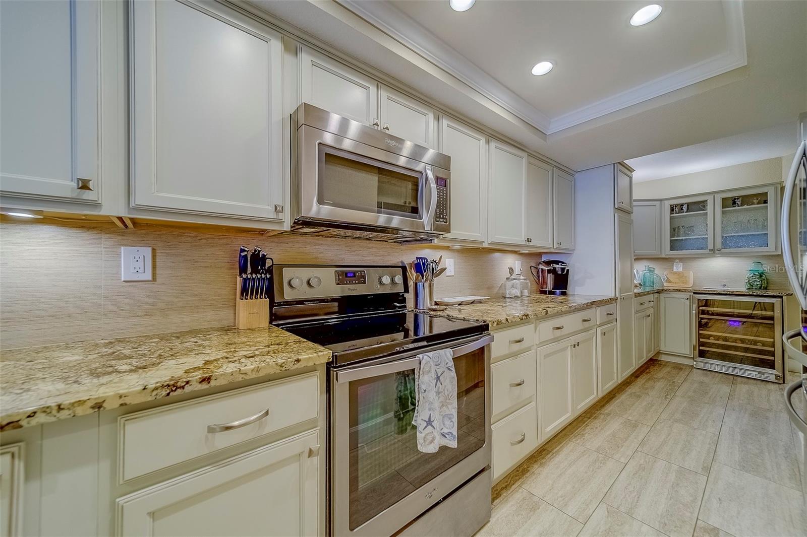 Image 9 of 63 For 17980 Gulf Boulevard 402