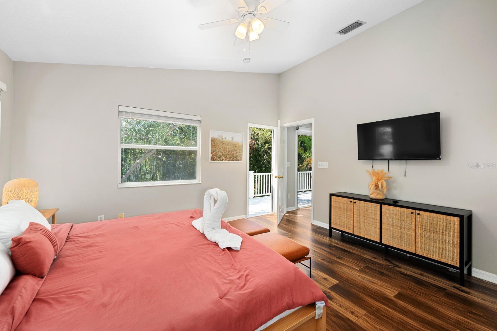 Image 15 of 47 For 506 Oceanview Avenue
