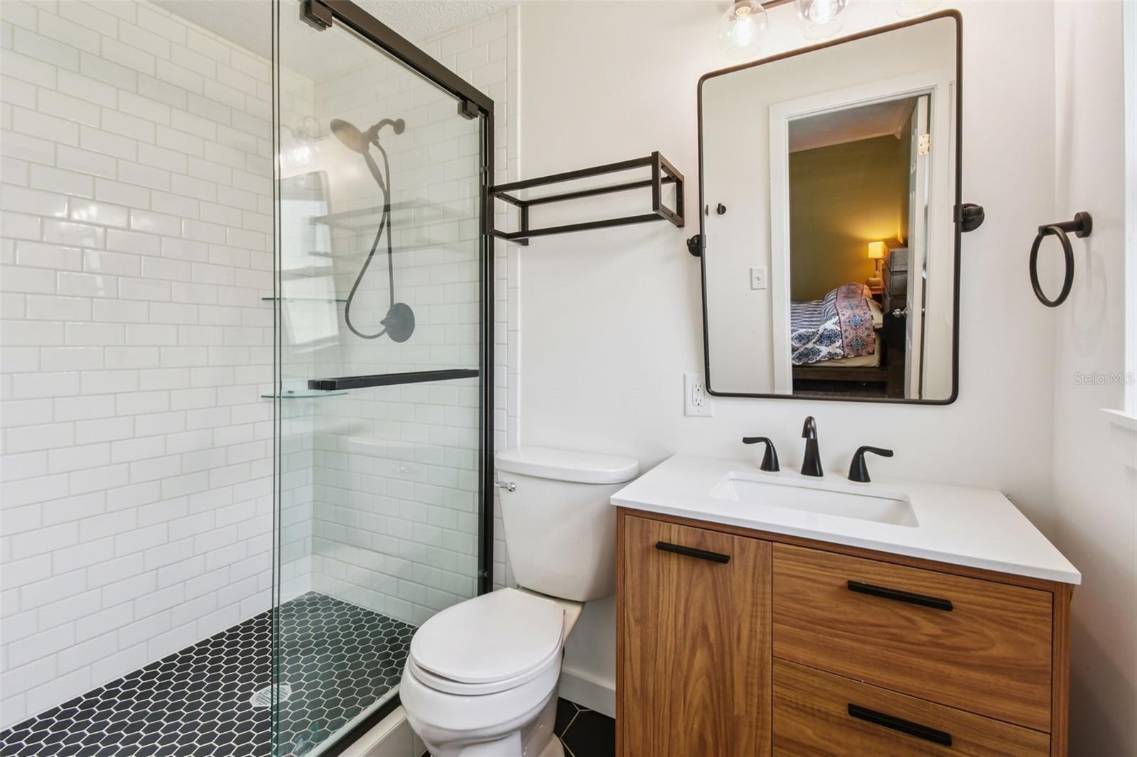 Listing photo id 16 for 112 Julie Lane