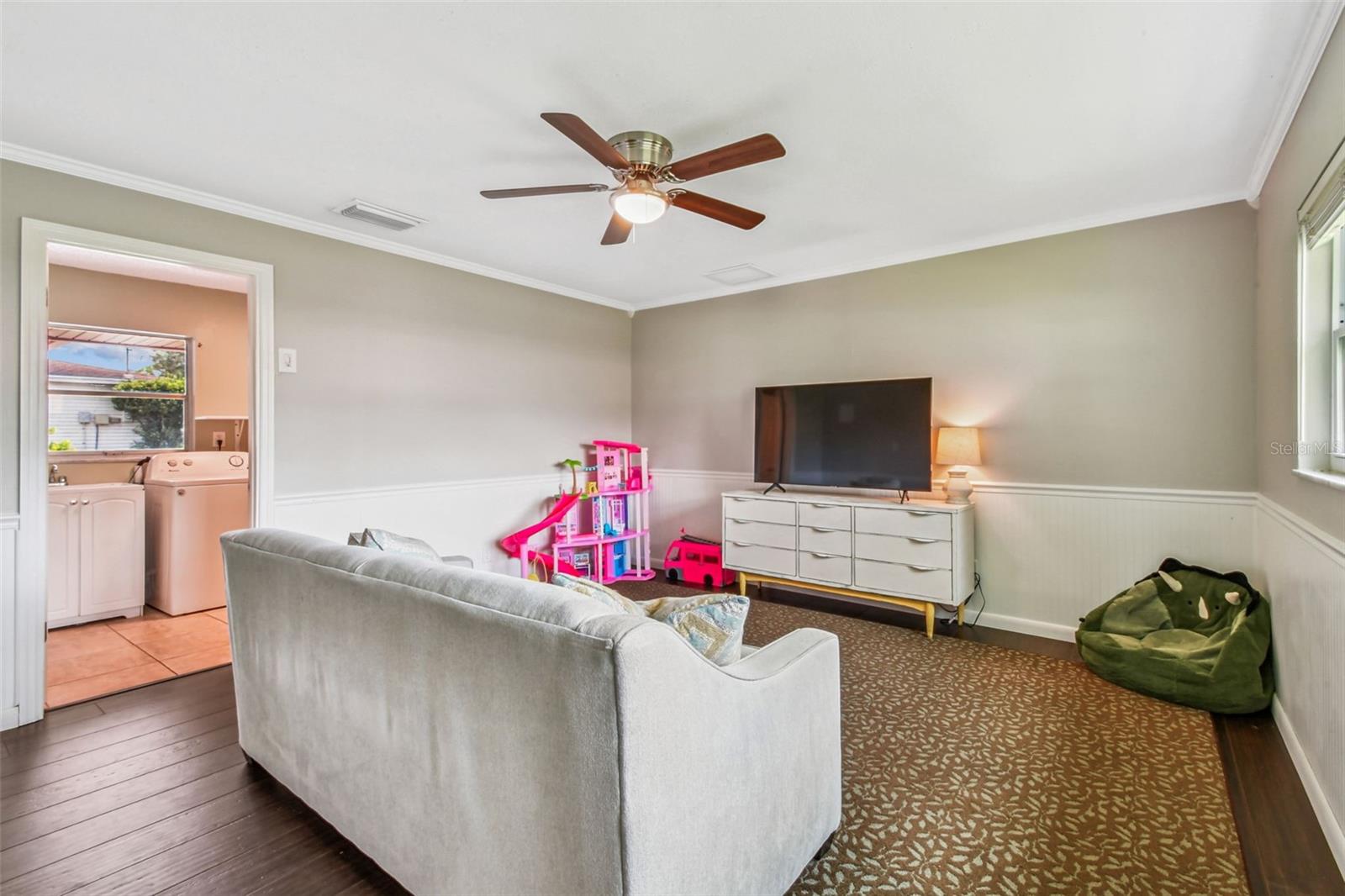 Listing photo id 17 for 112 Julie Lane