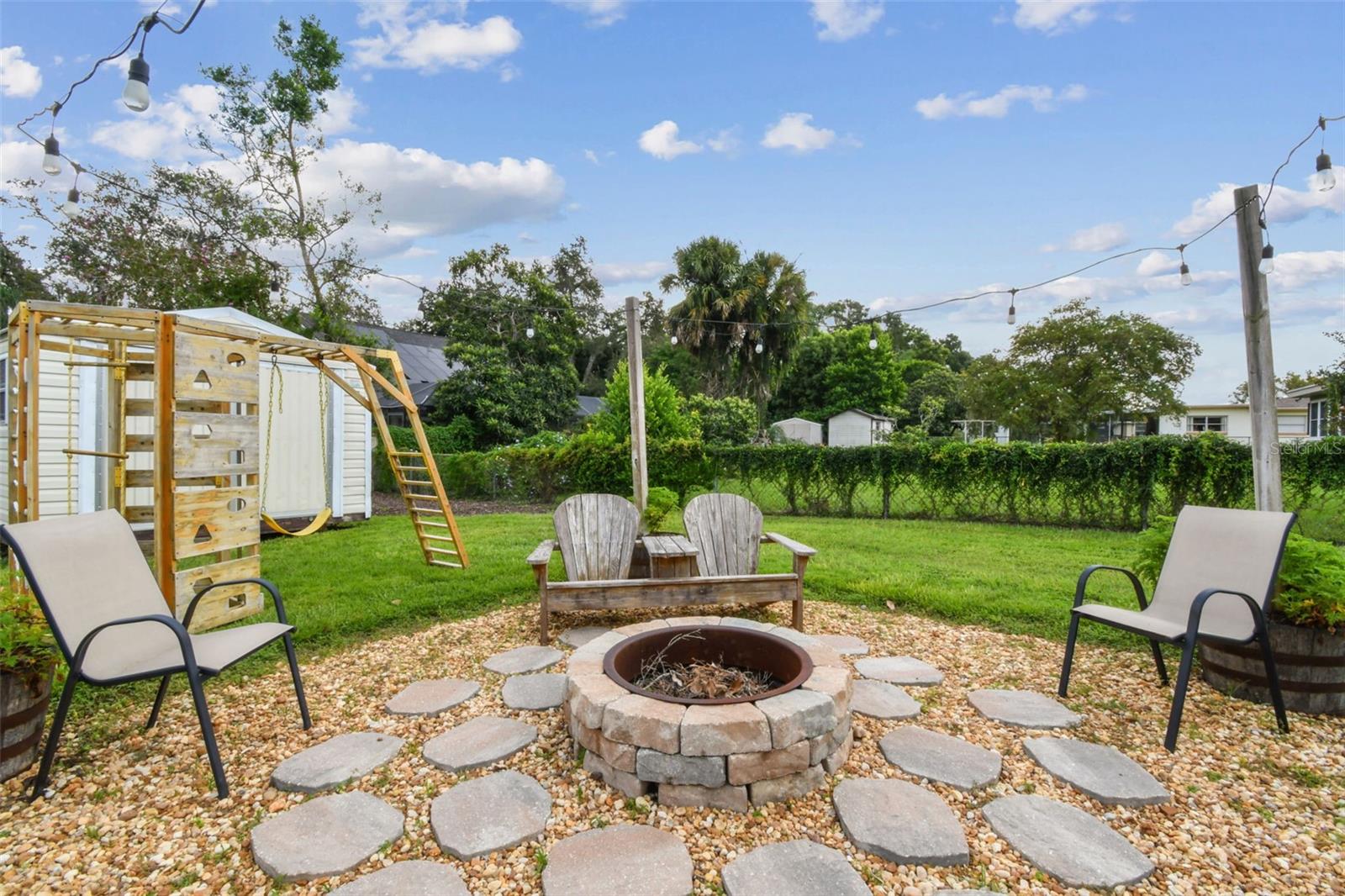 Listing photo id 22 for 112 Julie Lane