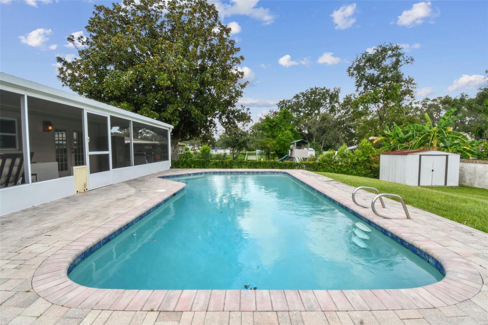 Listing photo id 24 for 112 Julie Lane