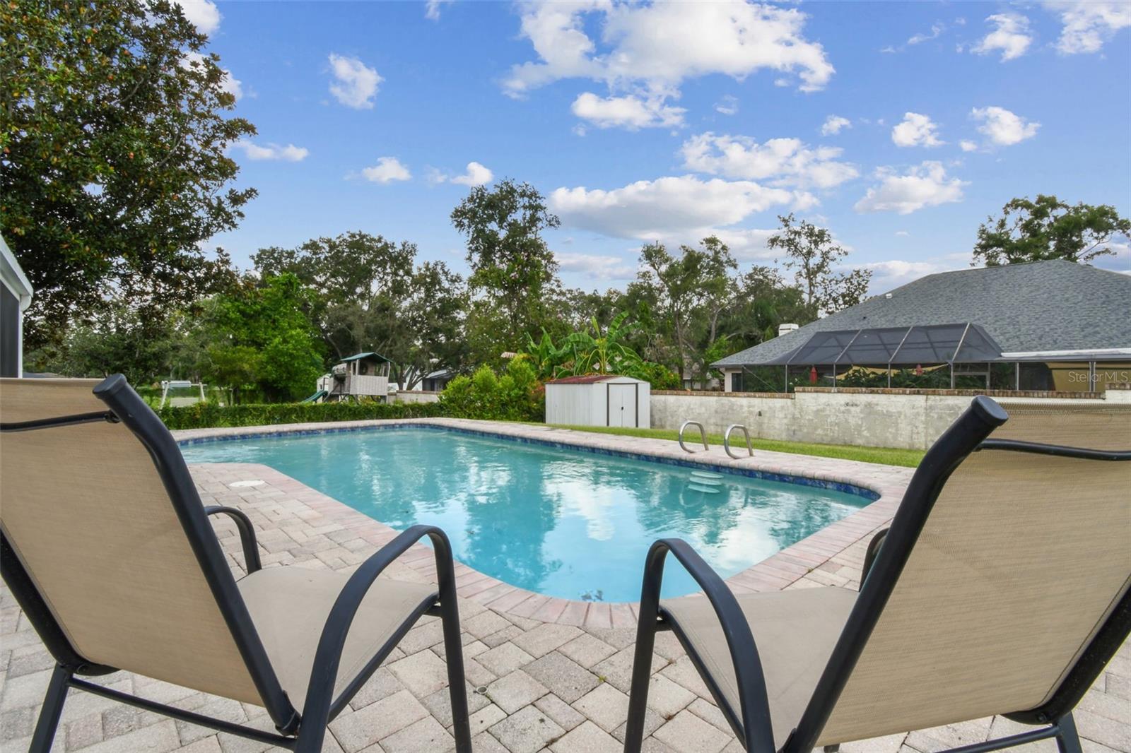 Listing photo id 25 for 112 Julie Lane