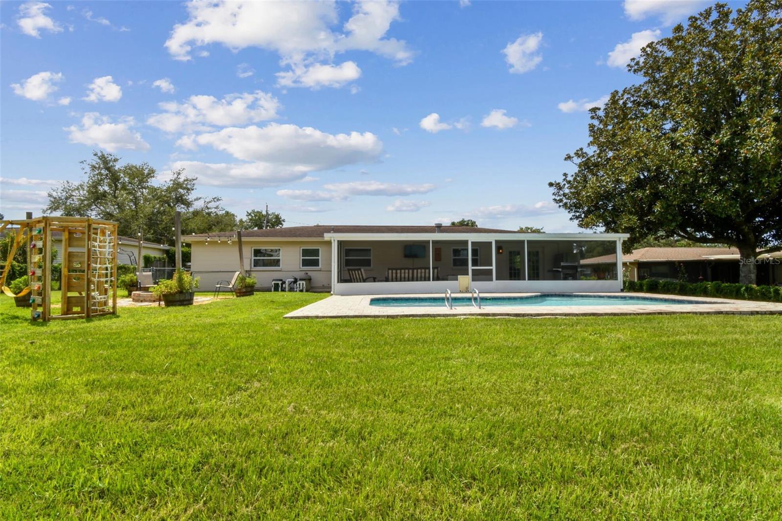 Listing photo id 26 for 112 Julie Lane
