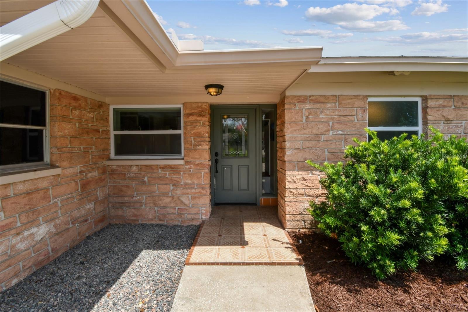 Listing photo id 2 for 112 Julie Lane