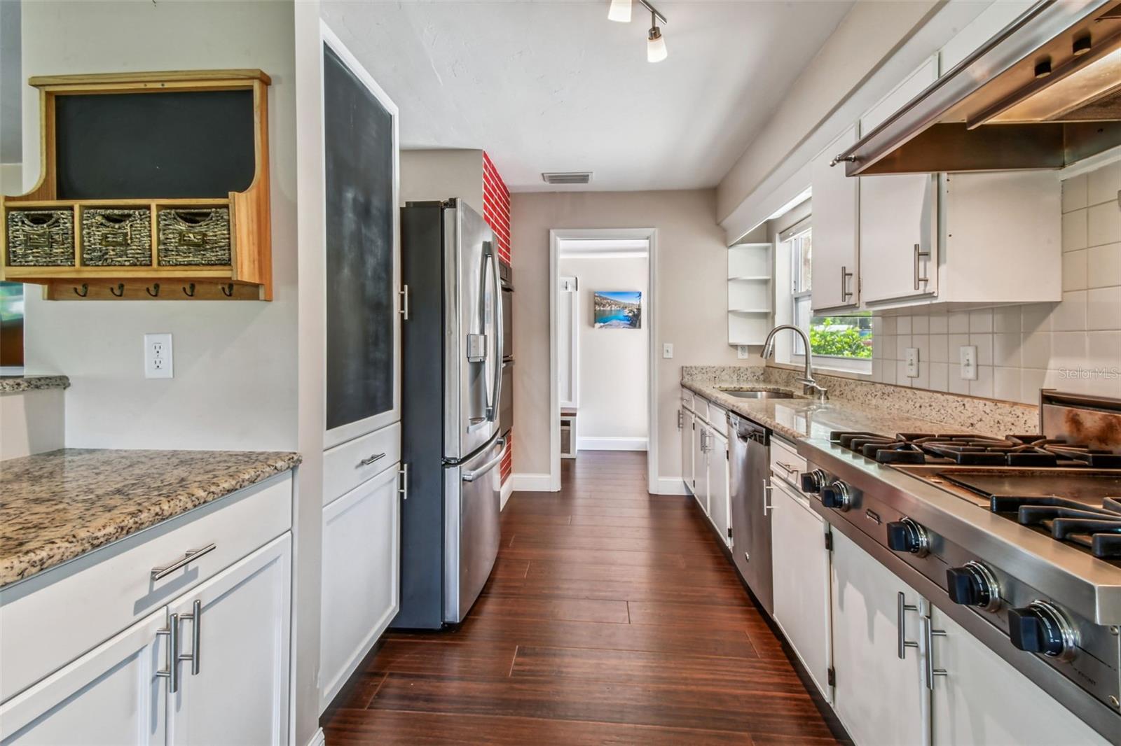 Listing photo id 4 for 112 Julie Lane